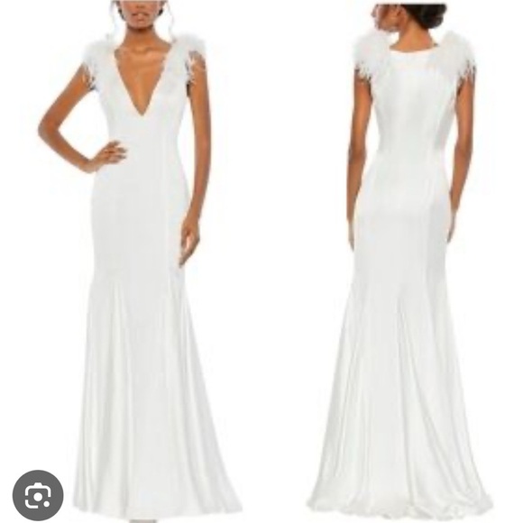 Mac Duggal
Feather Shoulder V-Neck Column Gown size 6 white NWT - Picture 3 of 15